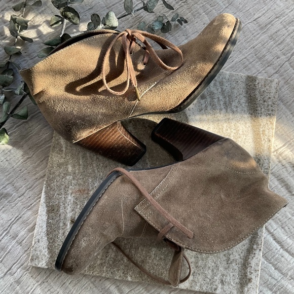 Indigo by Clarks Suede Lace Up Booties Khaki Size 9 - Picture 4 of 7